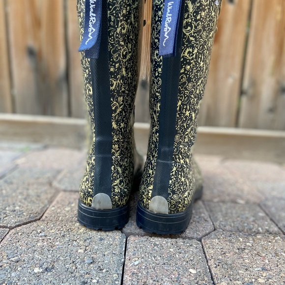 Wind river women rubber rain boots, blue and cream floral. Size 7. Used. - Picture 6 of 9